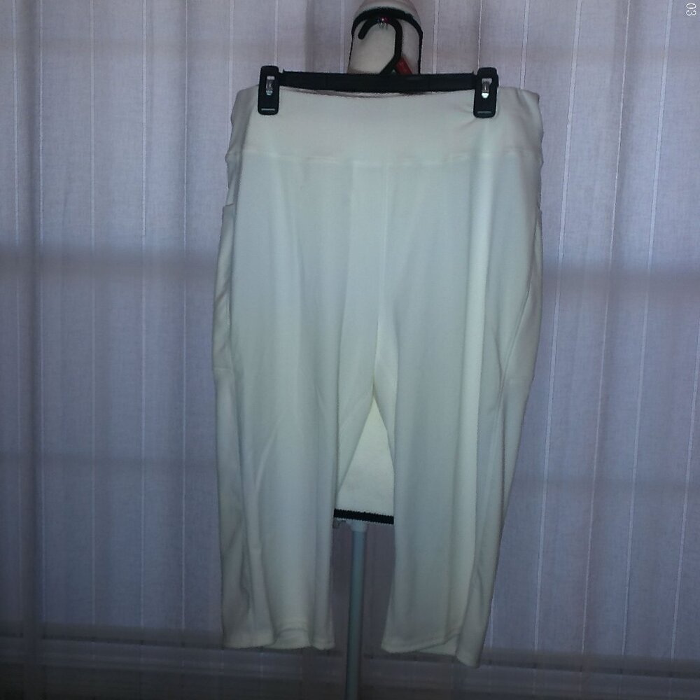 AMAZON (No Tag) White Capri Pants XL